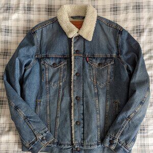 Levi's Sherpa Trucker Jacket in a Medium Wash, Size Medium, ~2-3 wears